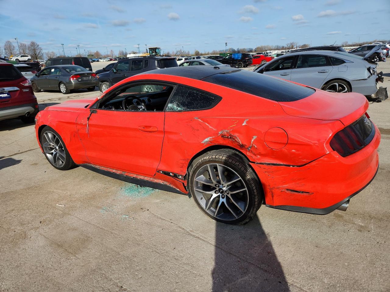 2015 Ford Mustang - Фото 2