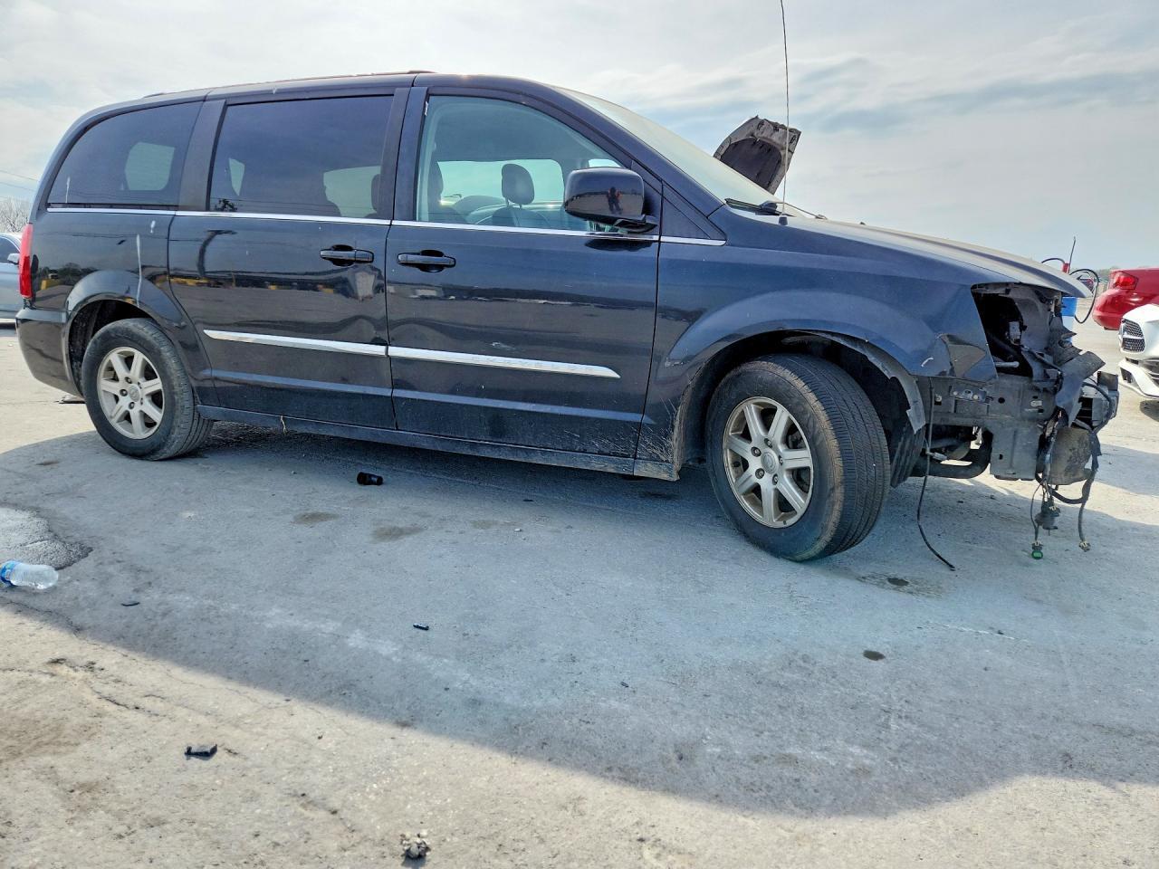 2012 Chrysler Town & Country Touring - Фото 4