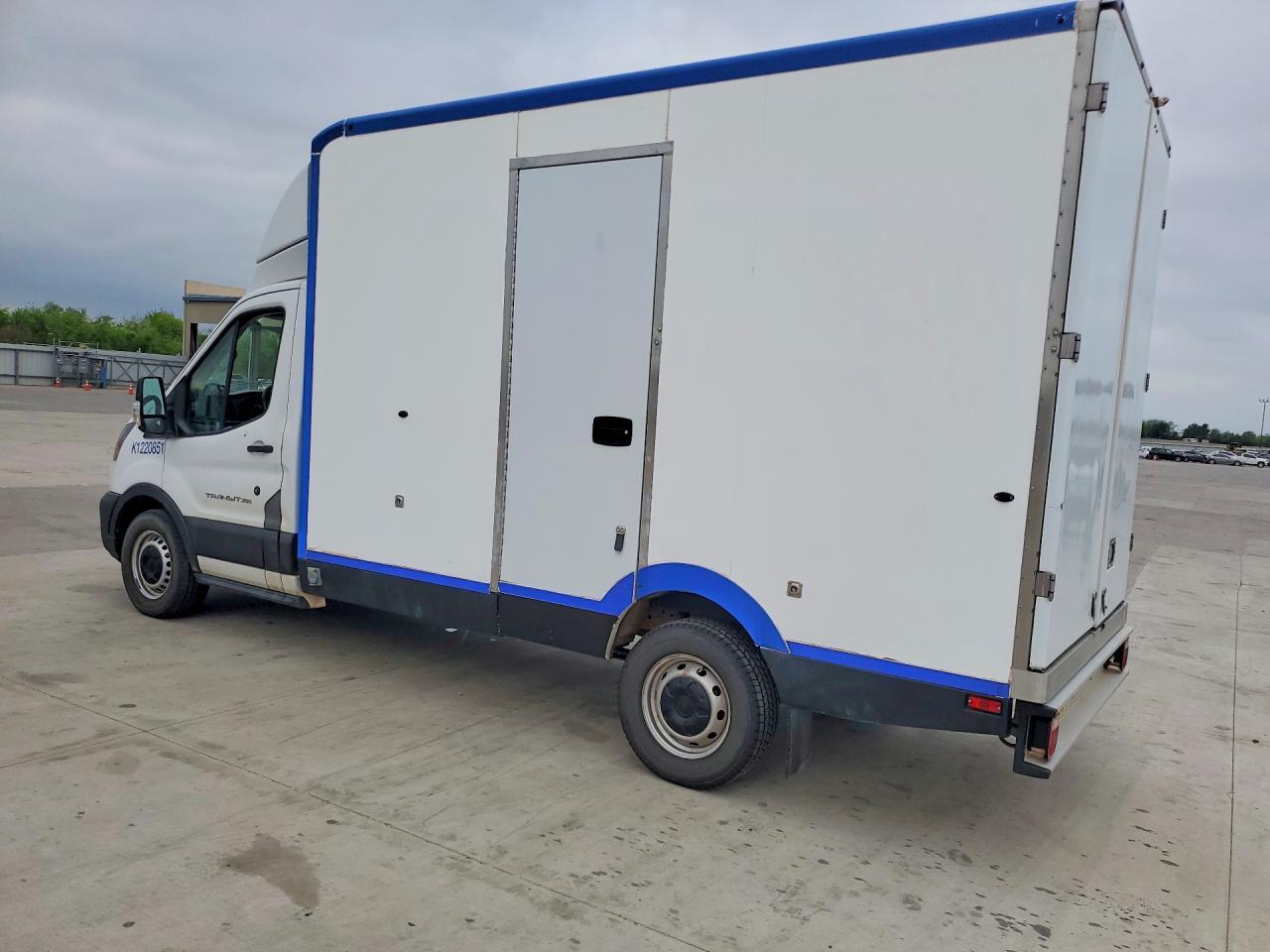 2022 Ford Transit Delivery Truck - Фото 2