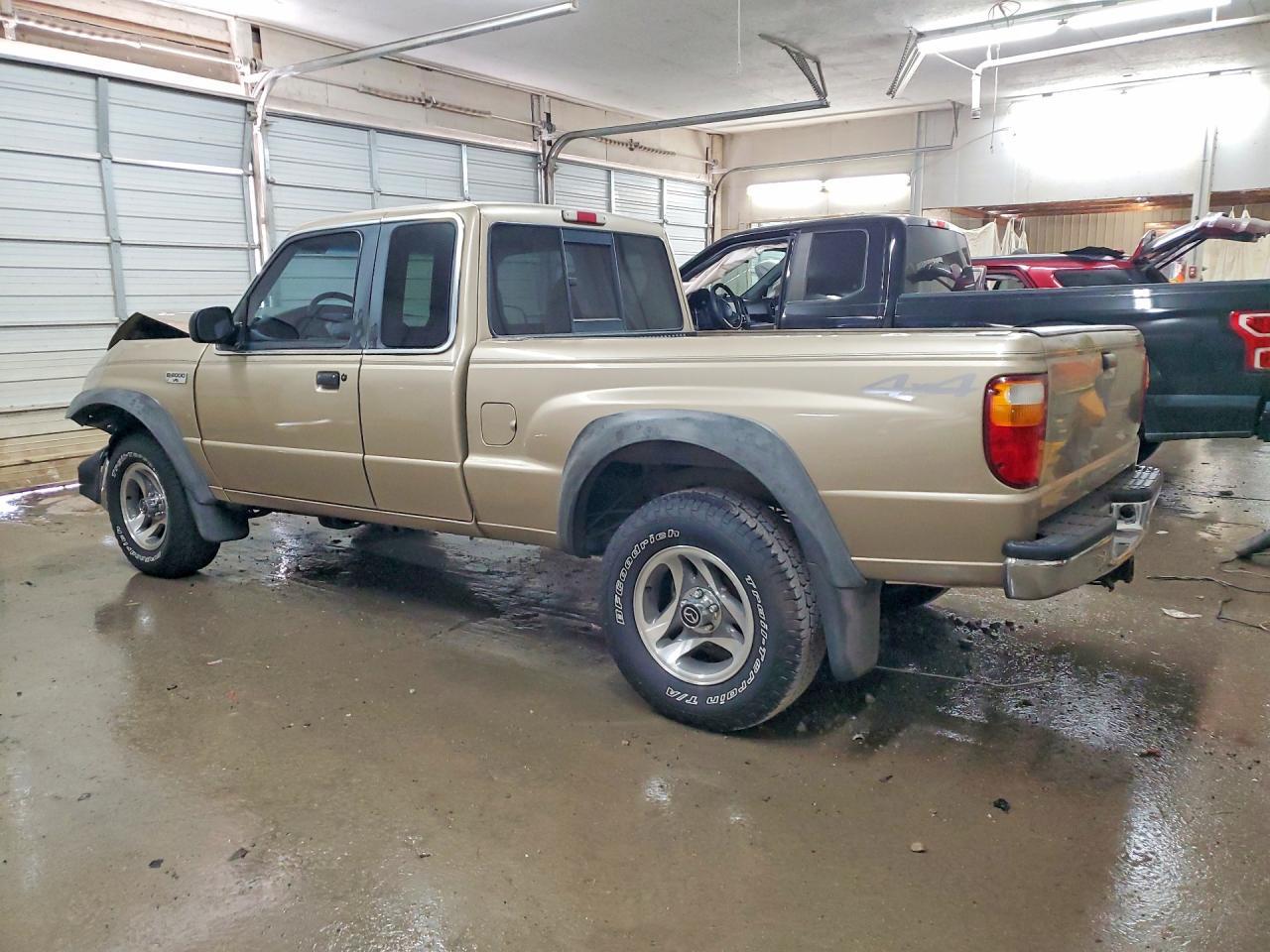 2001 Mazda B4000 Cab Plus - Image 2