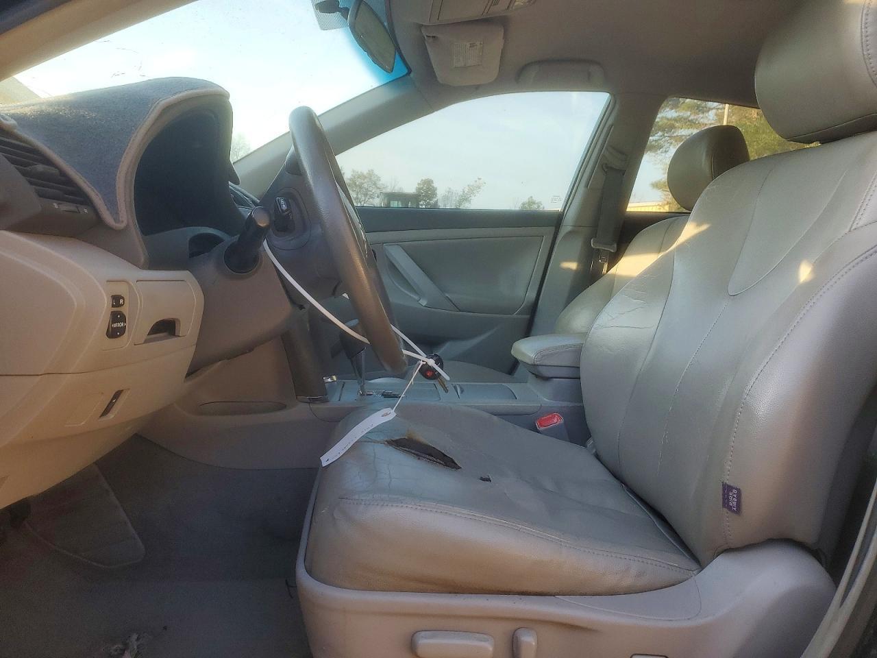 2010 Toyota Camry Le - Image 7