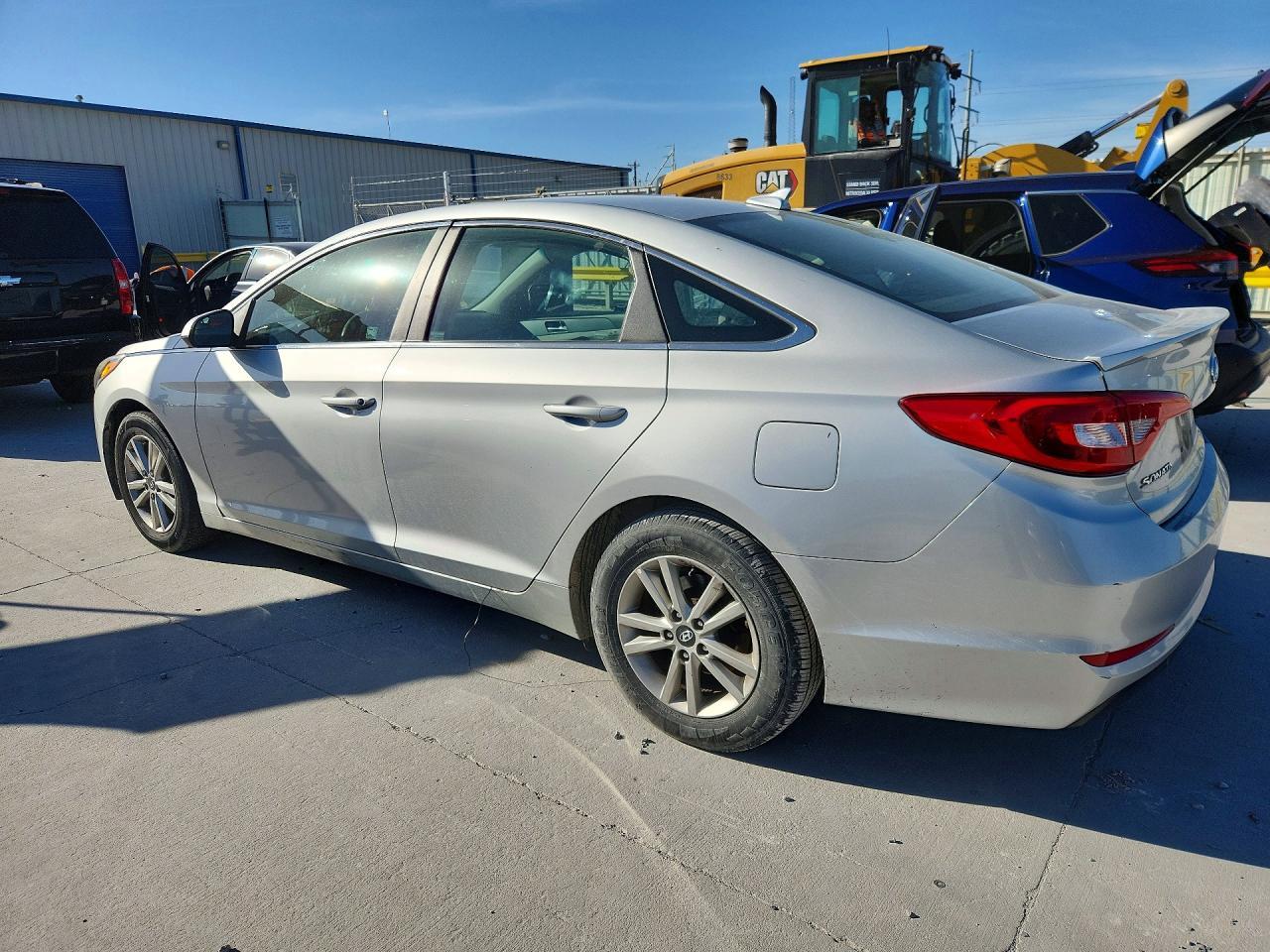 2017 Hyundai Sonata Base - Image 2