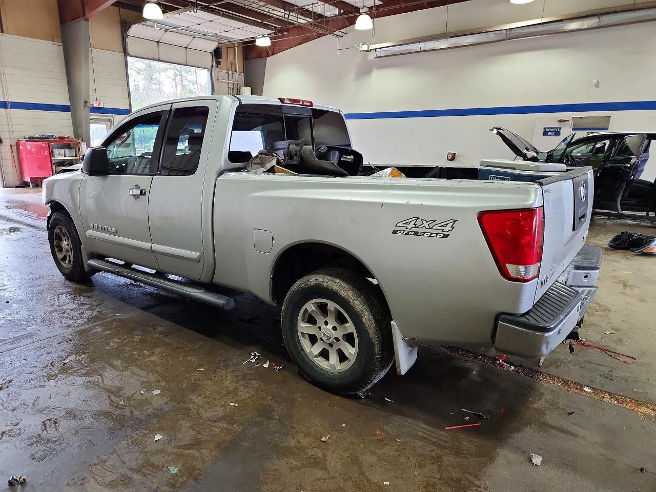 2006 Nissan Titan Xe - Image 2