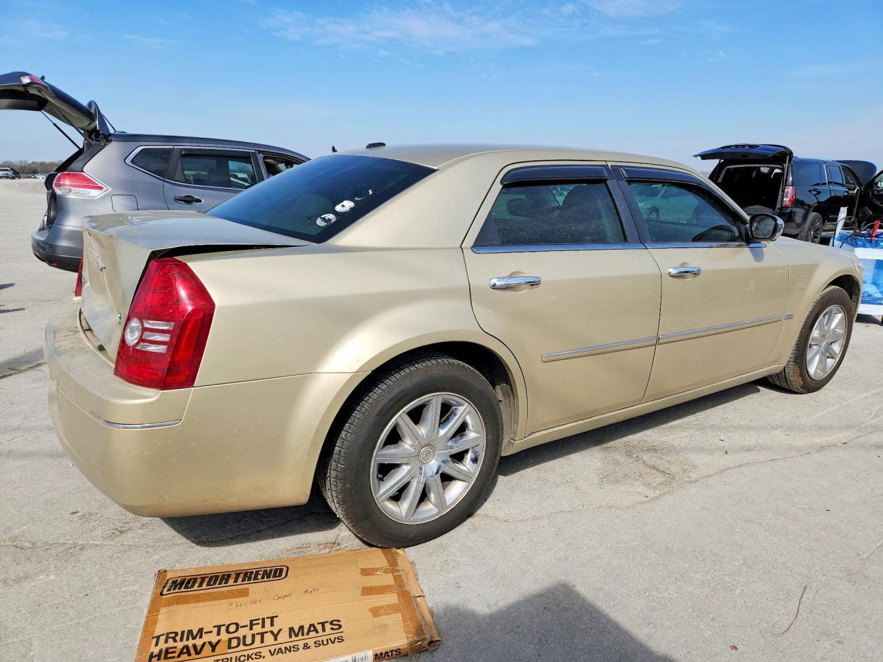2010 Chrysler 300 Touring - Image 3