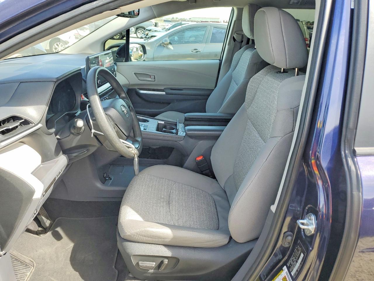 2024 Toyota Sienna Le 8-Passenger - Image 7