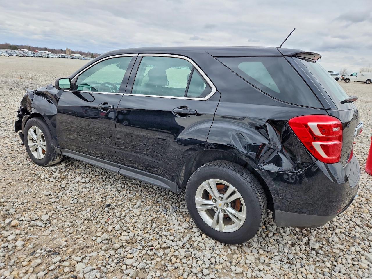 2017 Chevrolet Equinox Ls - Фото 2