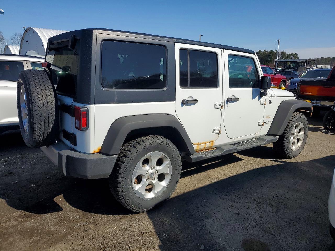 2015 Jeep Wrangler Unlimited Sahara - Фото 3
