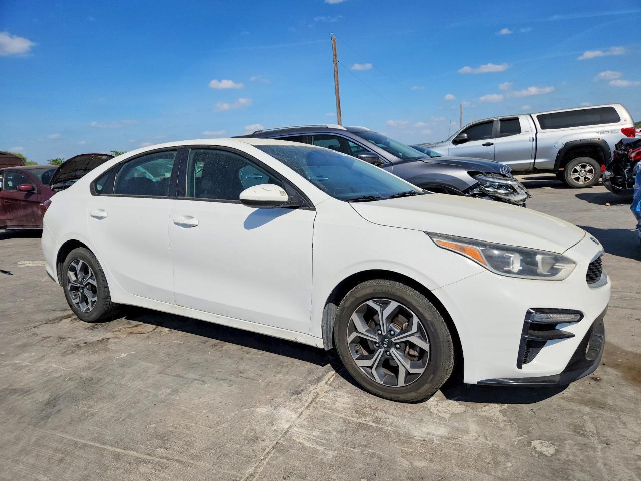 2021 Kia Forte Lxs - Image 4