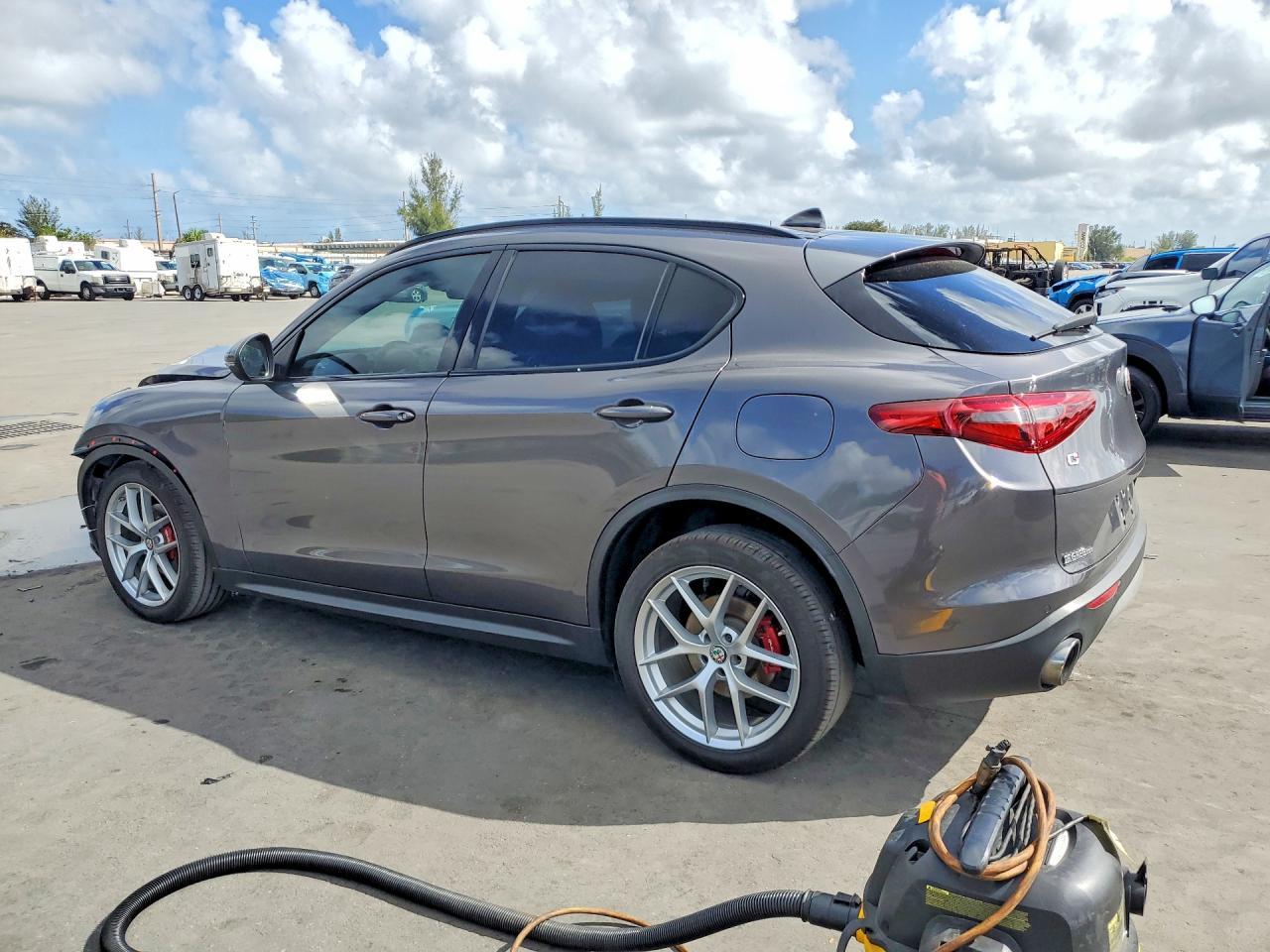 2019 Alfa Romeo Stelvio Ti - Фото 2