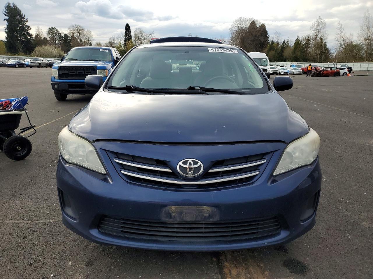 2013 Toyota Corolla Le - Image 5