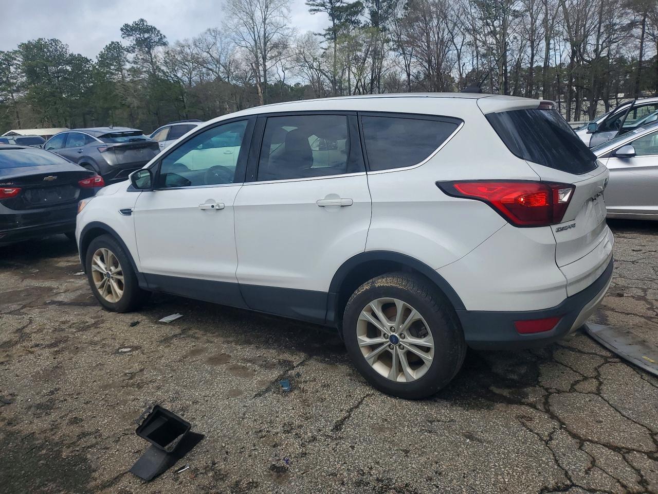 2019 Ford Escape Se - Фото 2