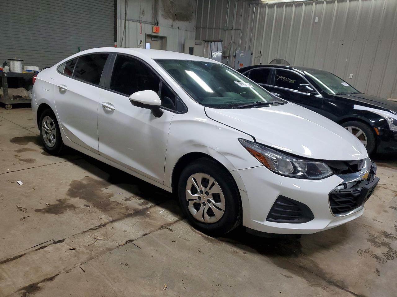 2019 Chevrolet Cruze Ls - Image 4