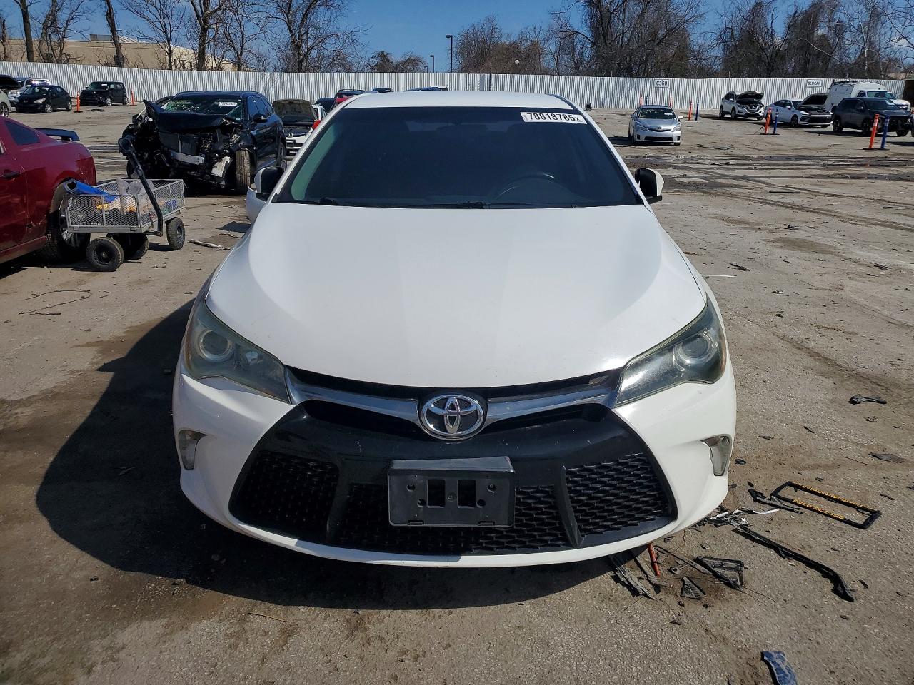2016 Toyota Camry Se - Фото 5
