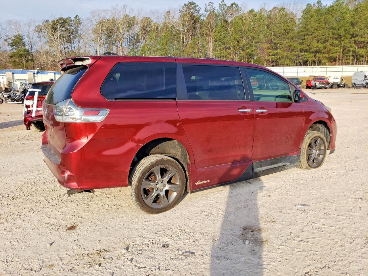 2013 Toyota Sienna Se 8-Passenger - Image 3