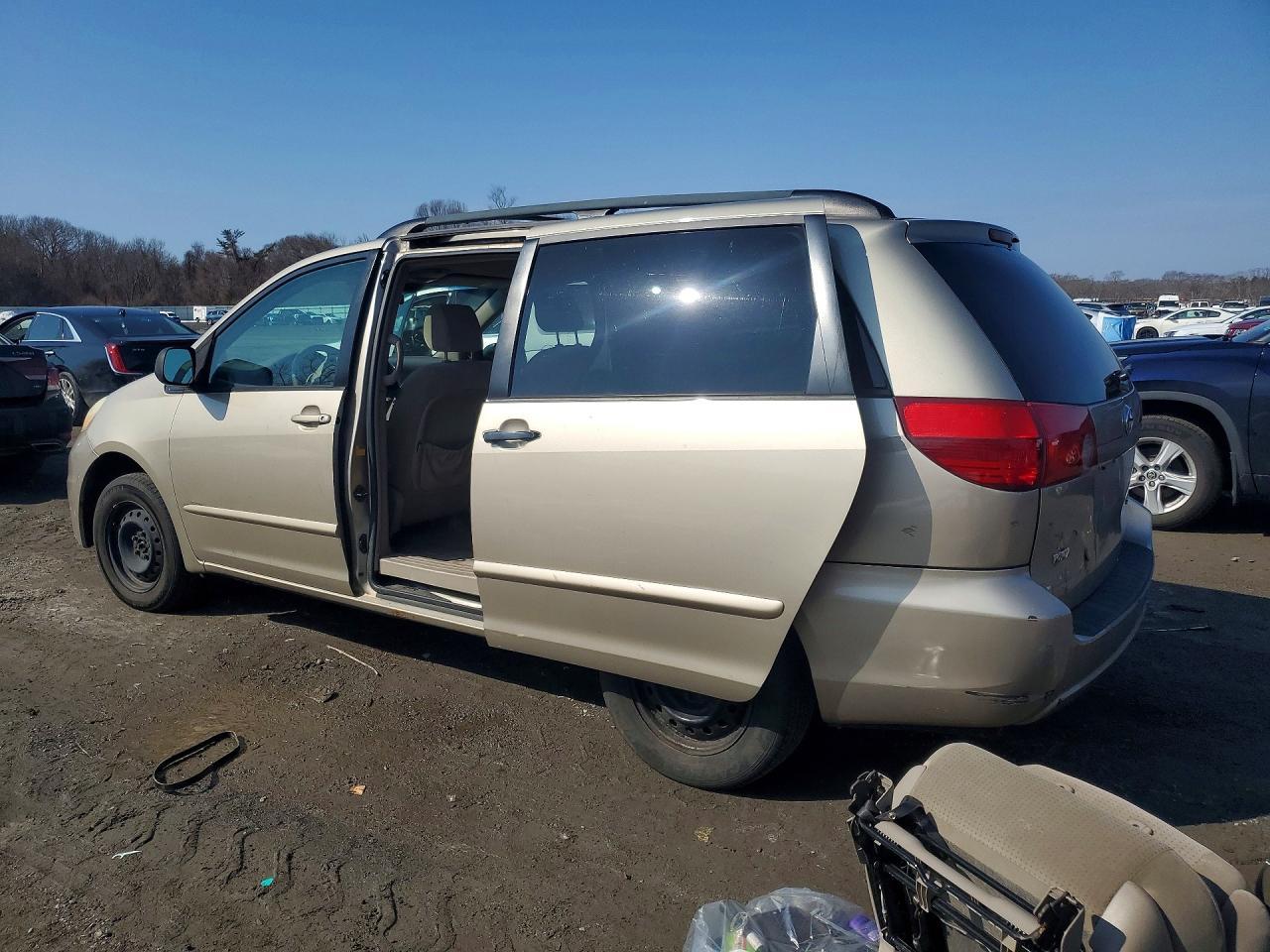 2006 Toyota Sienna Le 7 Passenger - Фото 2