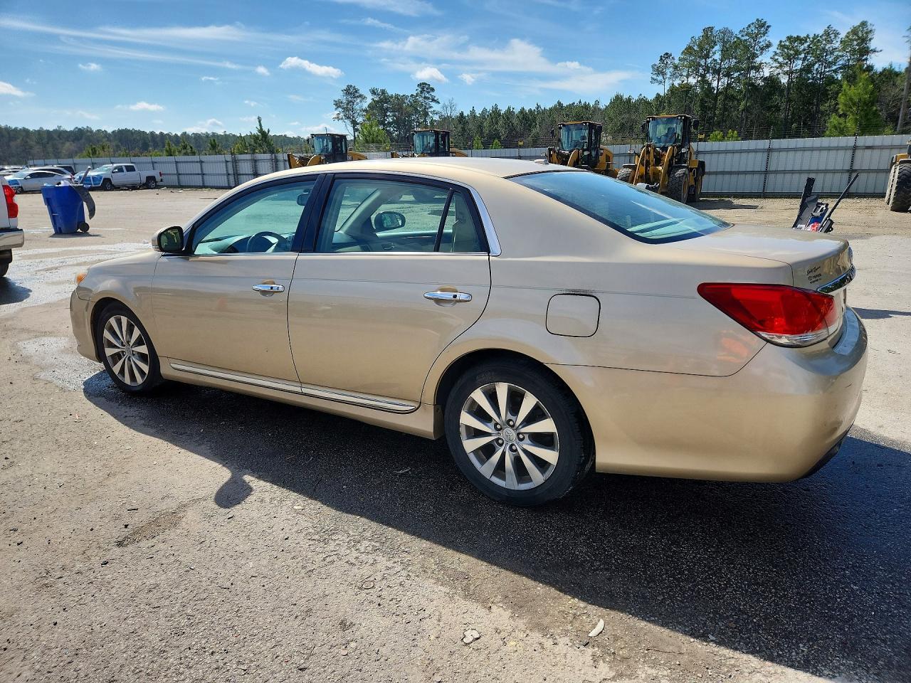 2011 Toyota Avalon Limited - Фото 2