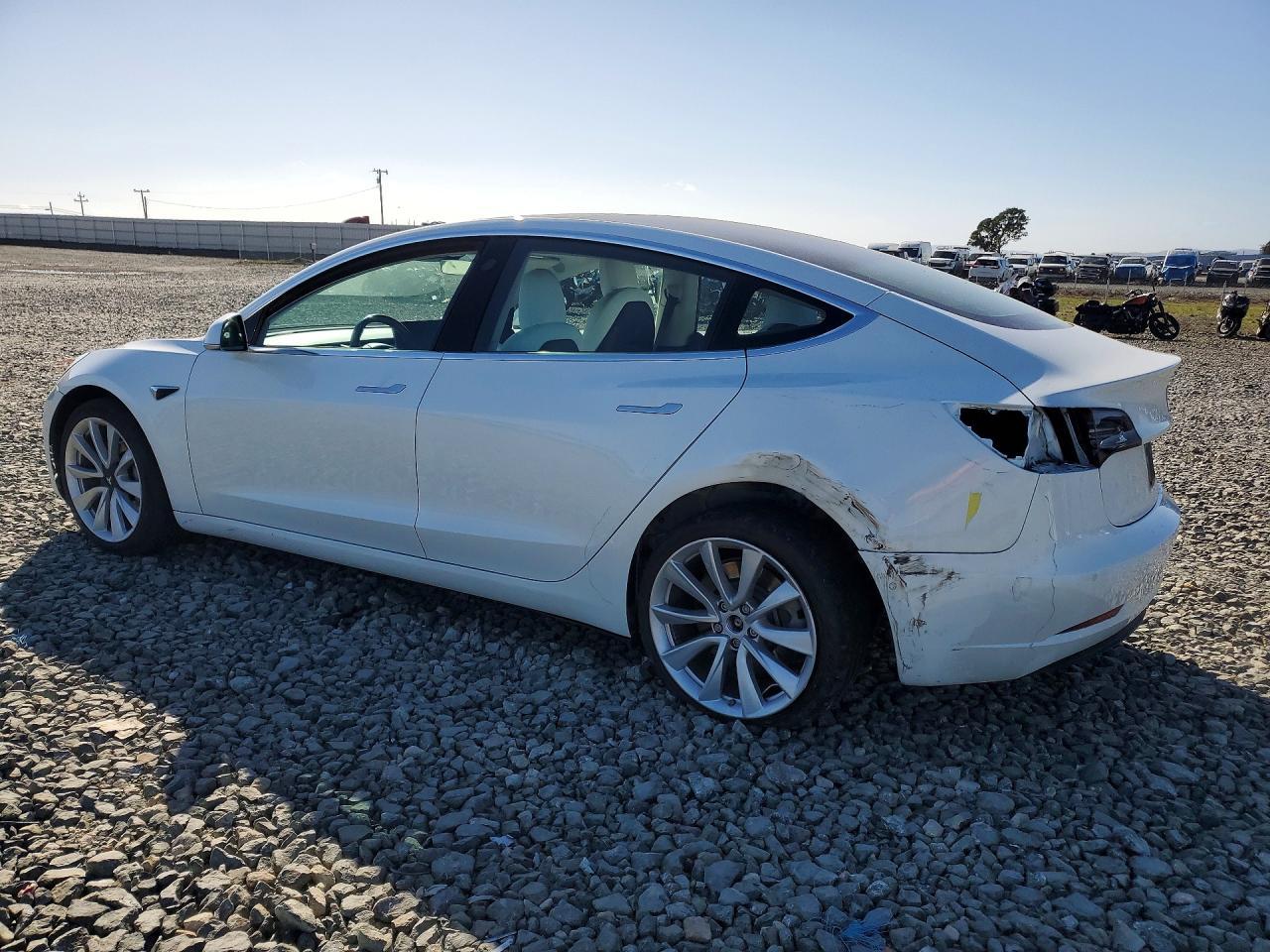 2018 Tesla Model 3 - Фото 2