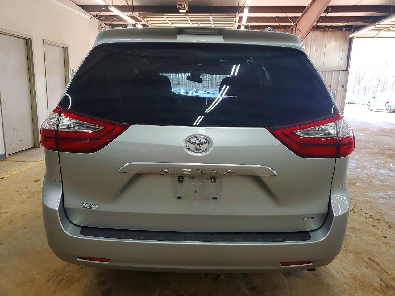 2019 Toyota Sienna Le 8-Passenger - Image 6
