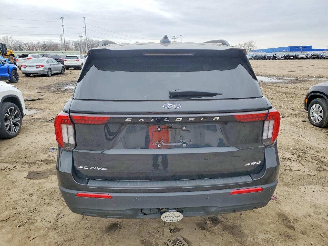 2026 Ford Explorer Active - Image 6
