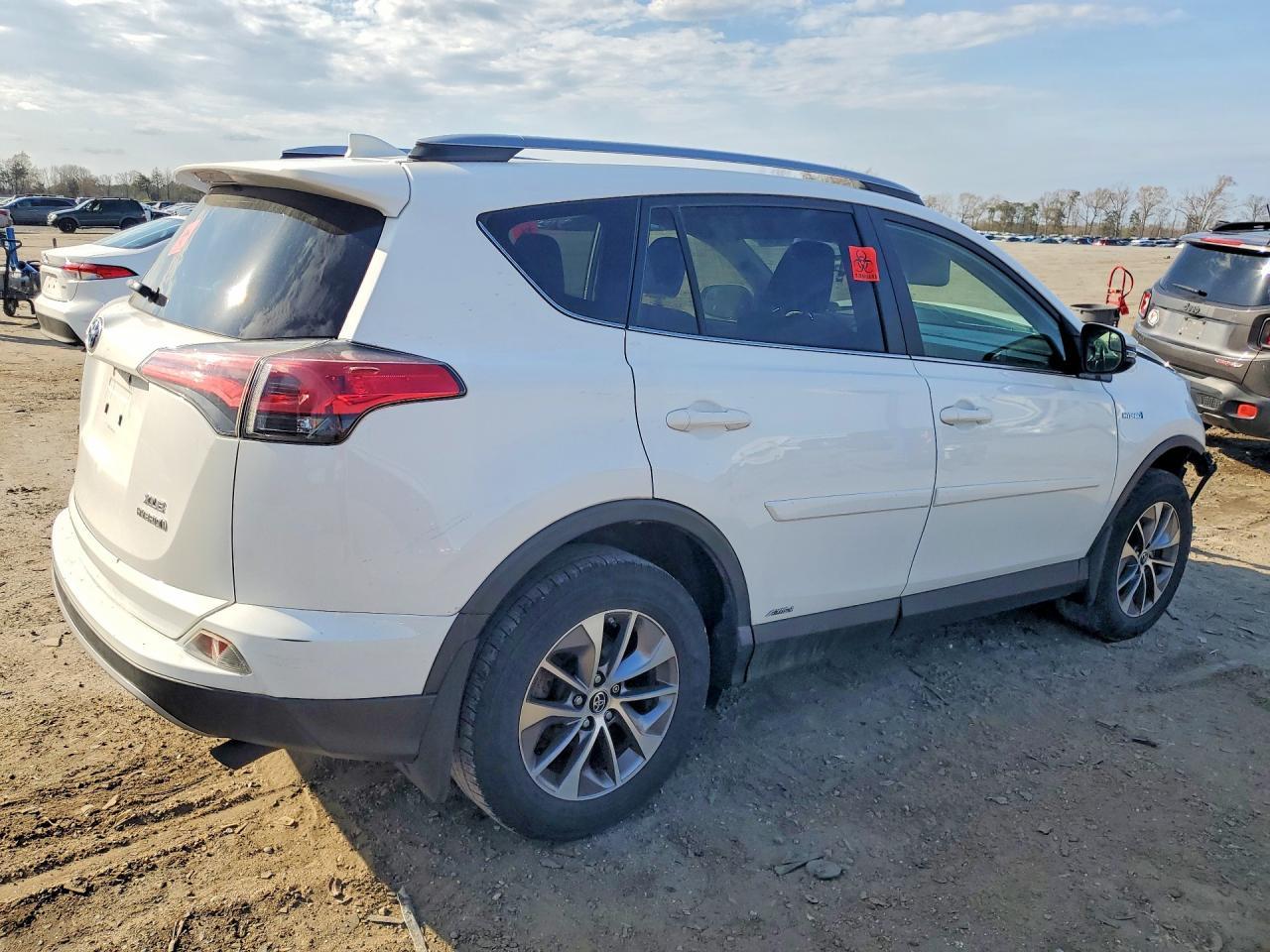 2017 Toyota Rav4 Hybrid Xle - Image 3
