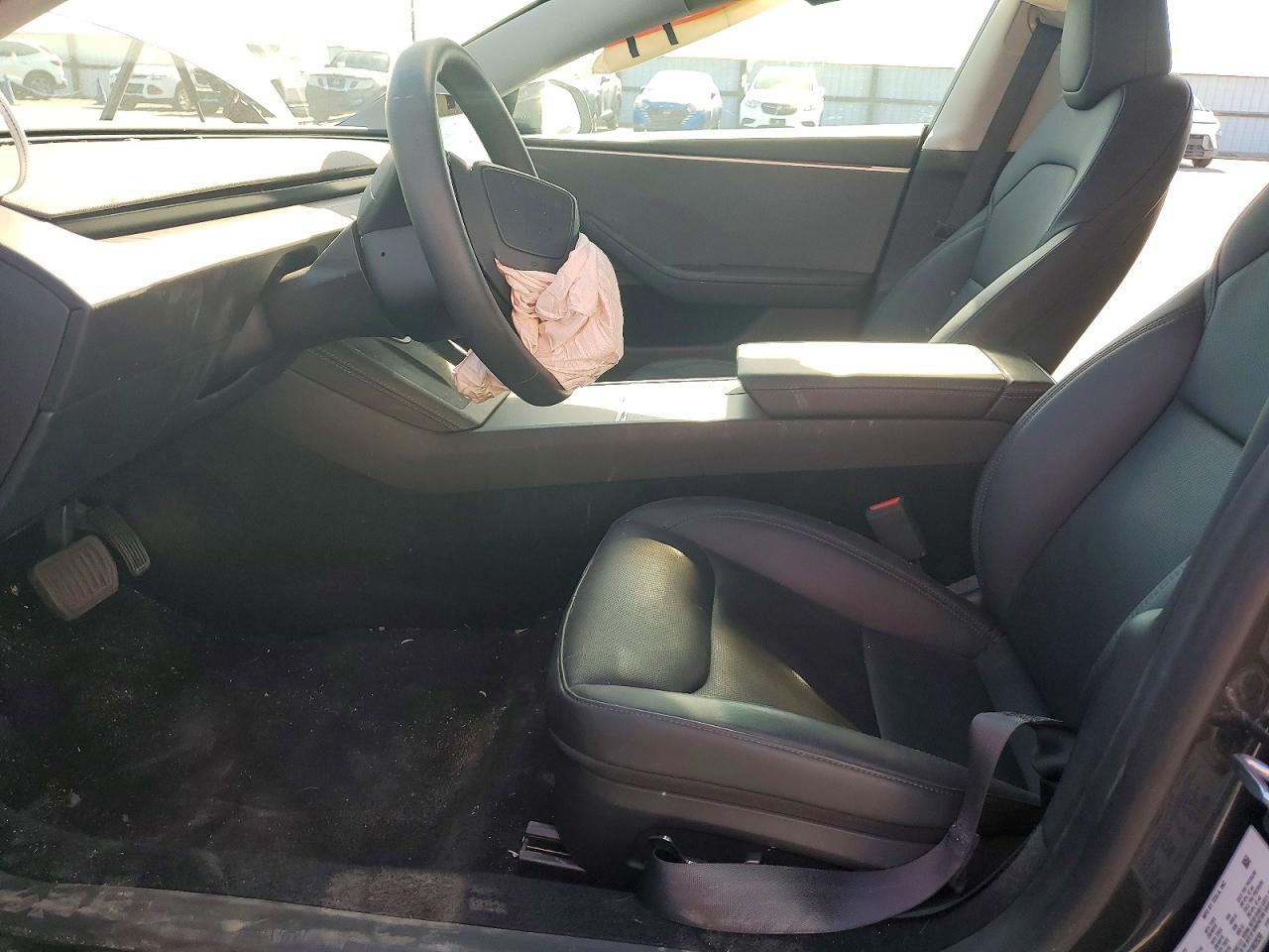 2025 Tesla Model 3 - Фото 7