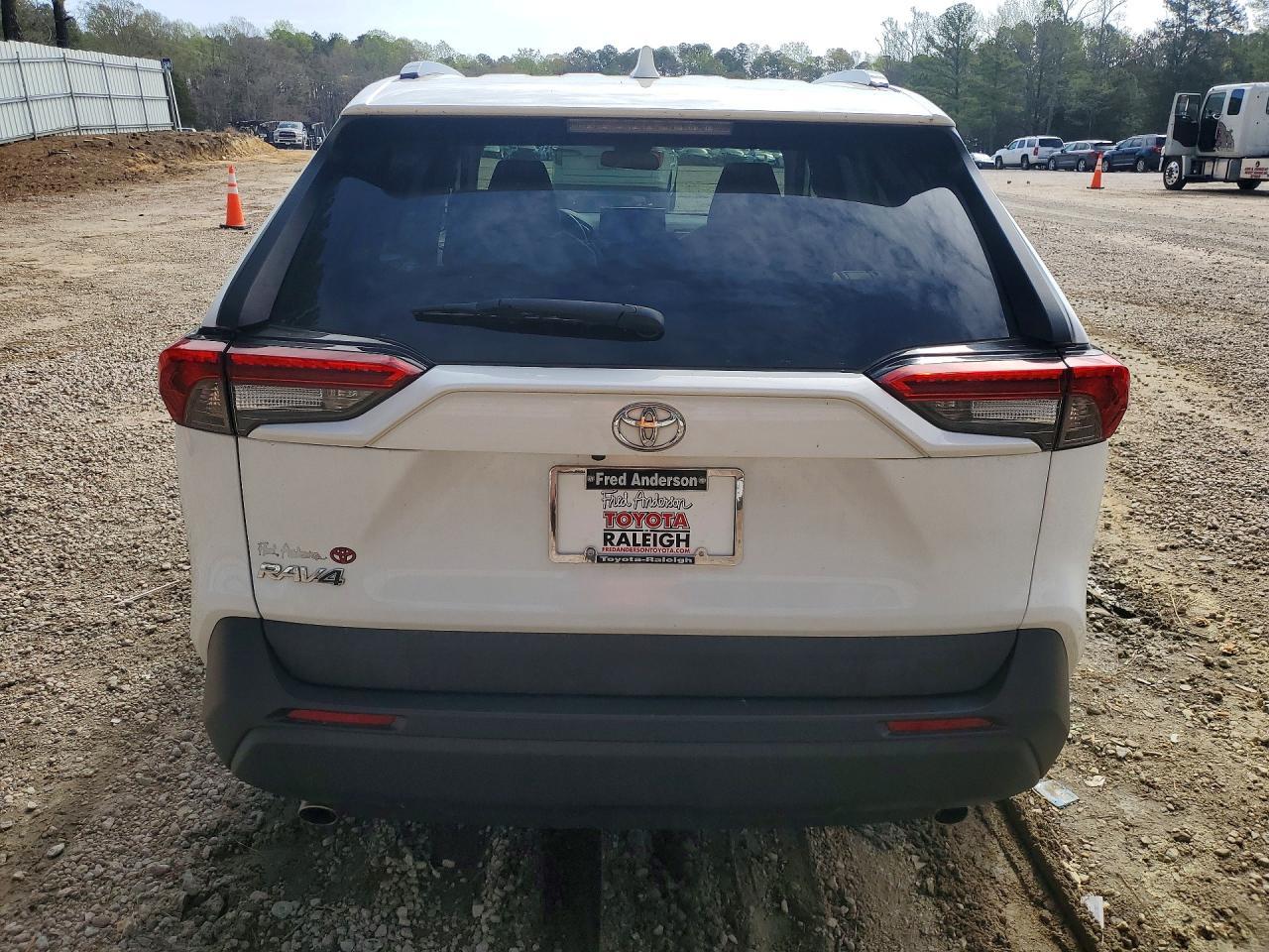 2019 Toyota Rav4 Le - Image 6