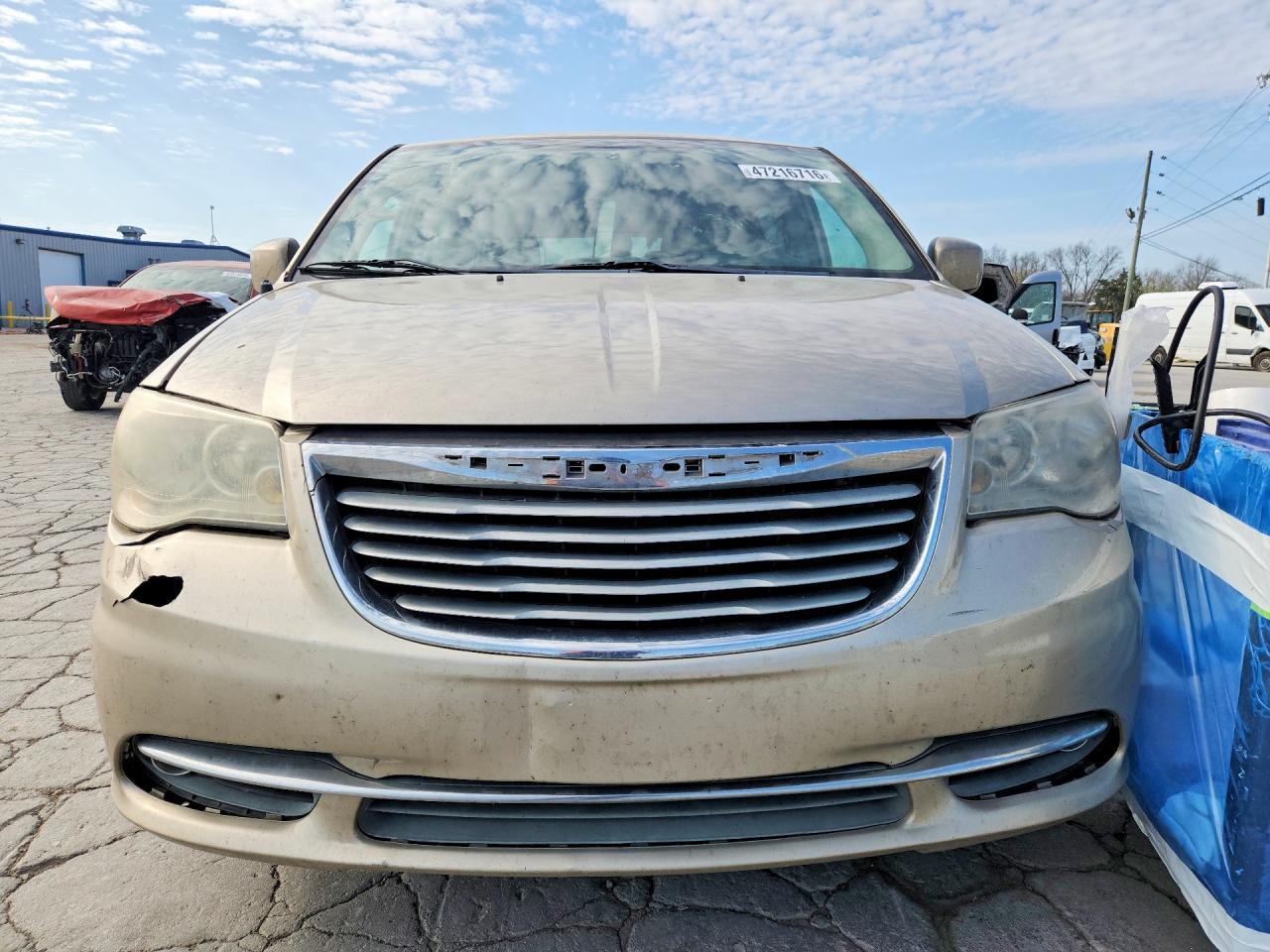 2012 Chrysler Town & Country Touring L - Image 5