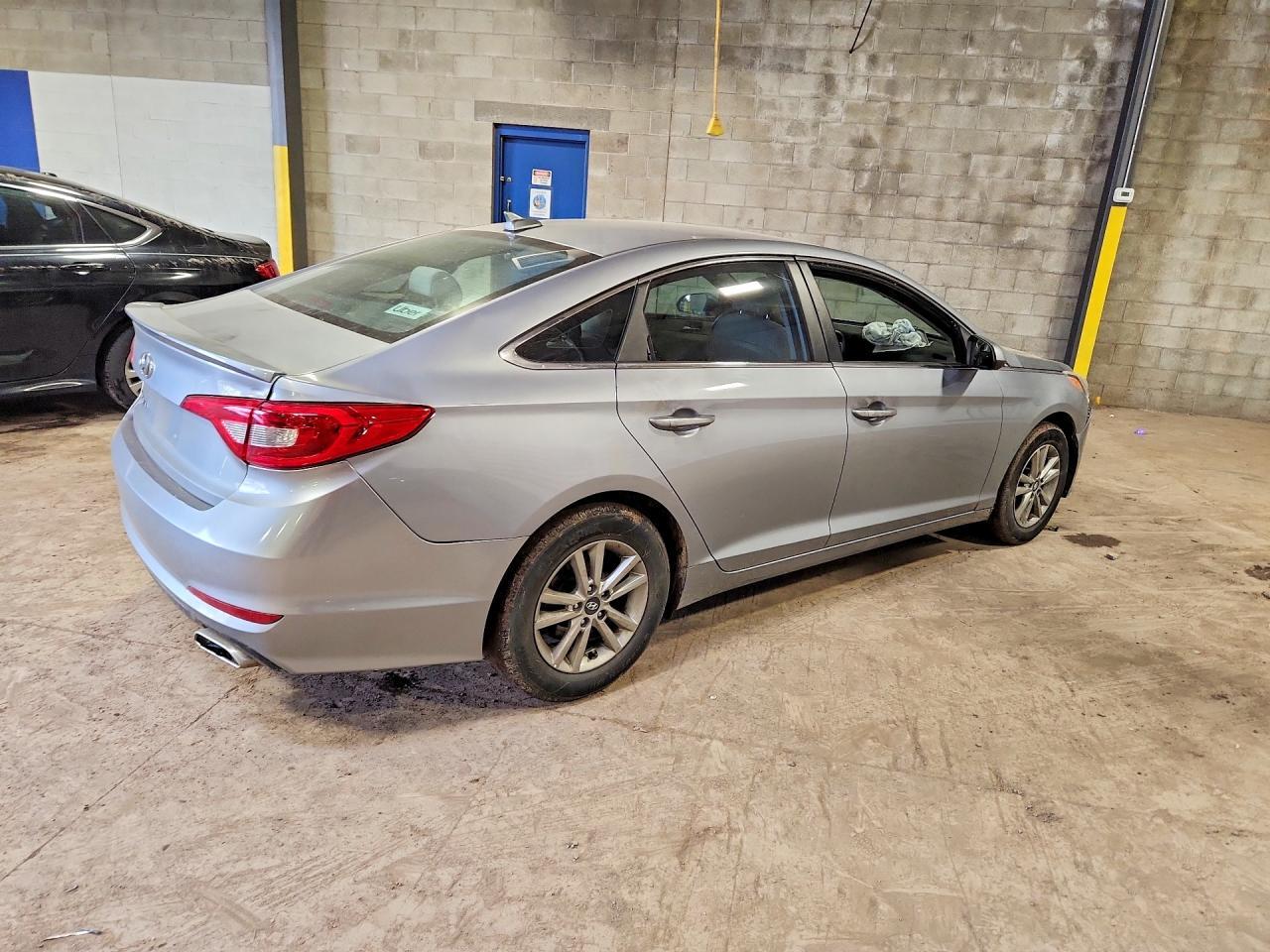 2017 Hyundai Sonata Base - Фото 3