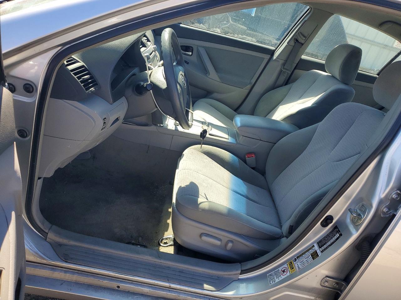 2010 Toyota Camry Le - Image 7