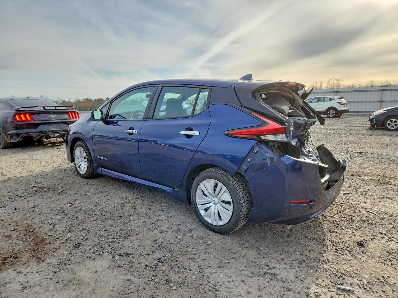 2018 Nissan Leaf S - Фото 2