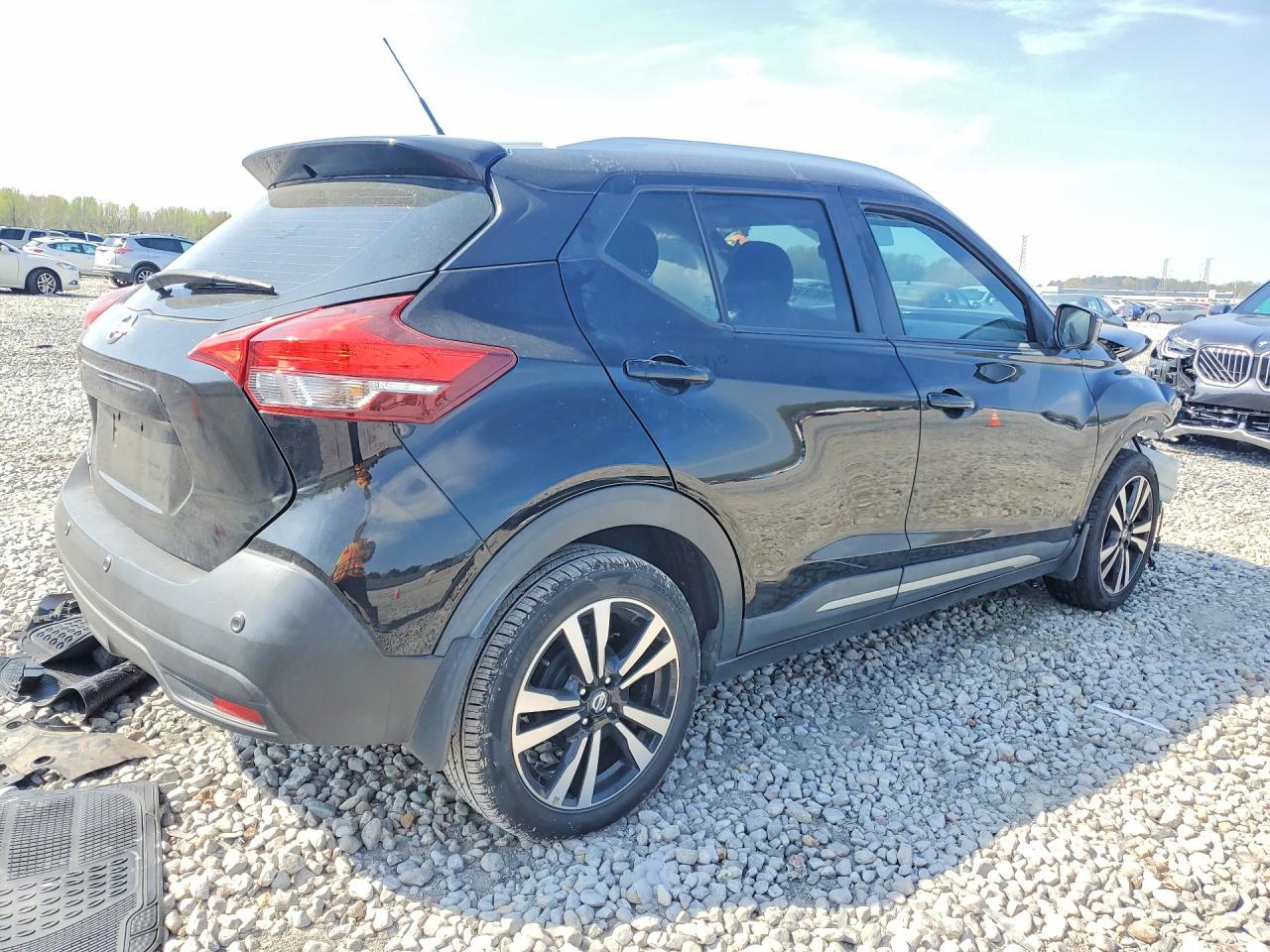2020 Nissan Kicks Sr - Image 3