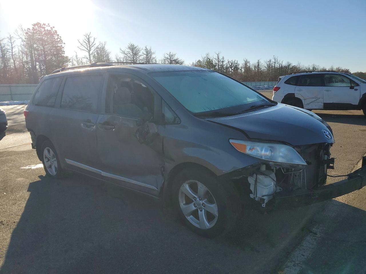 2017 Toyota Sienna Le - Фото 4