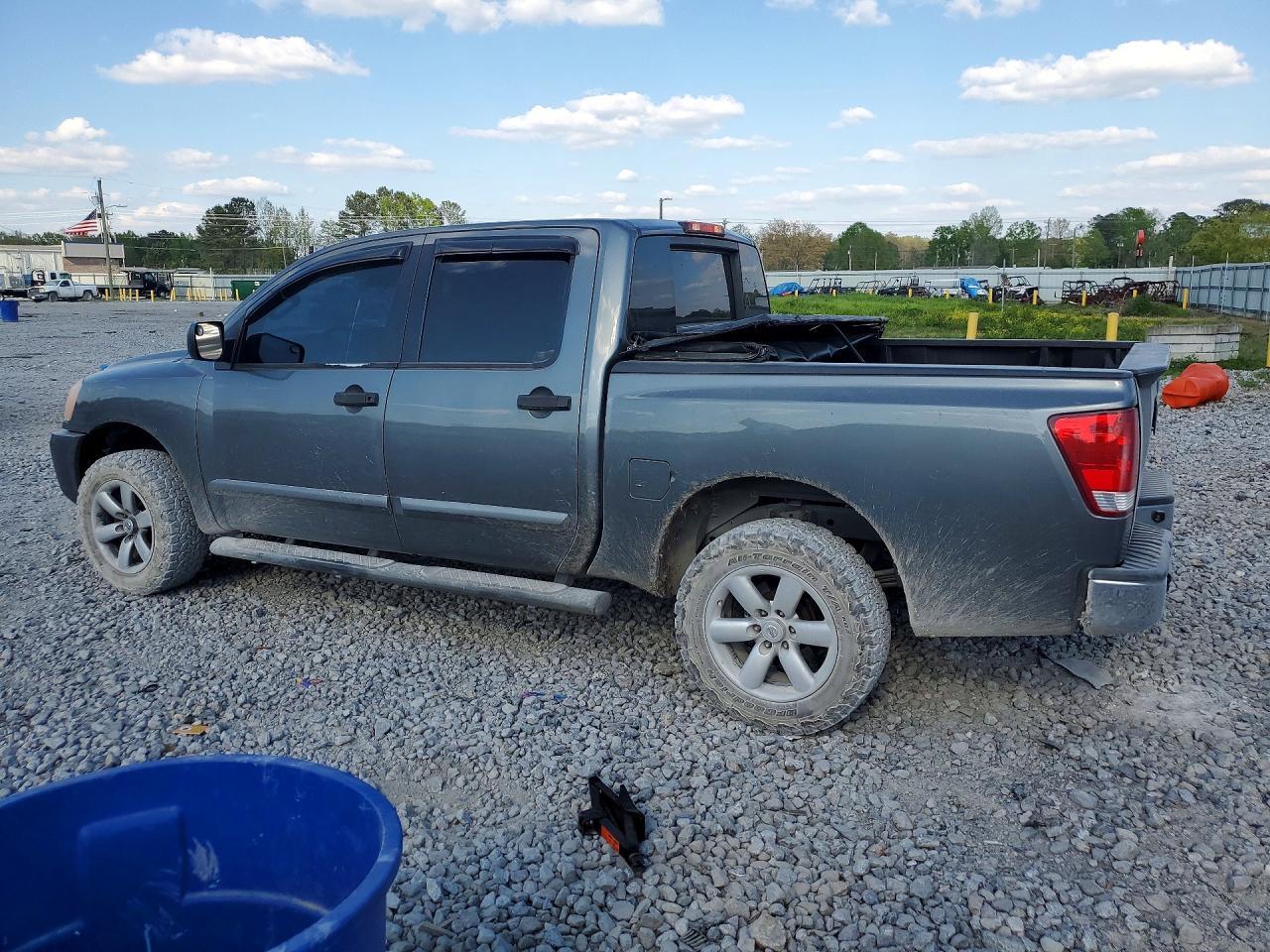 2015 Nissan Titan Sv - Image 2