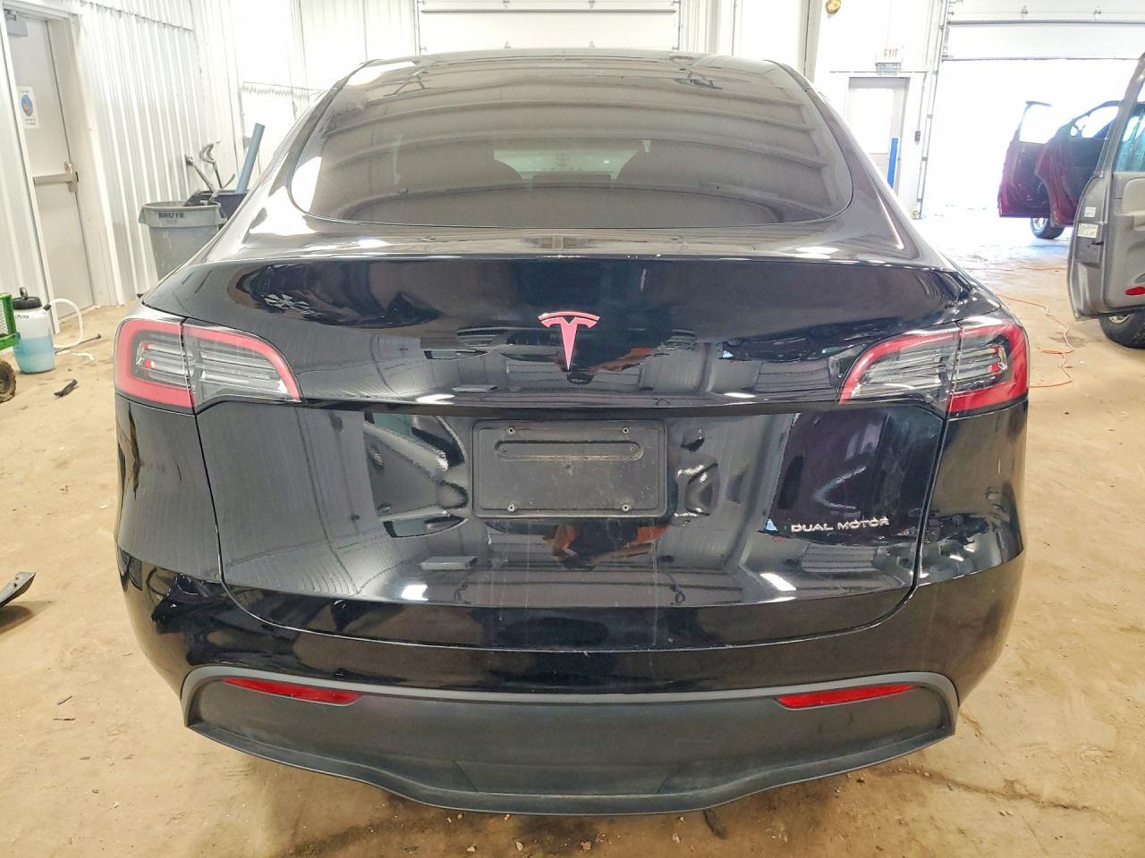 2023 Tesla Model Y - Фото 6
