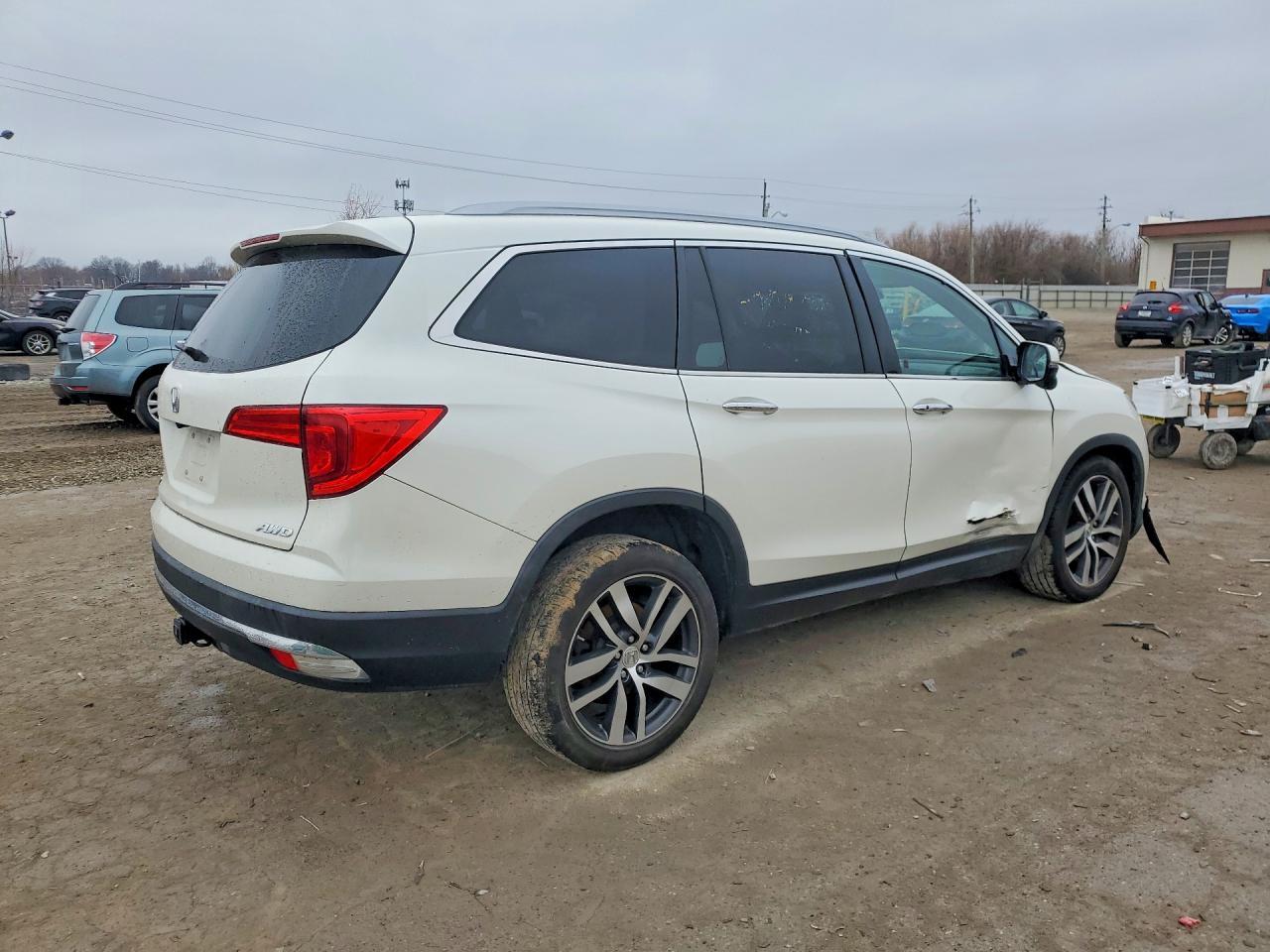 2017 Honda Pilot Touring - Image 3