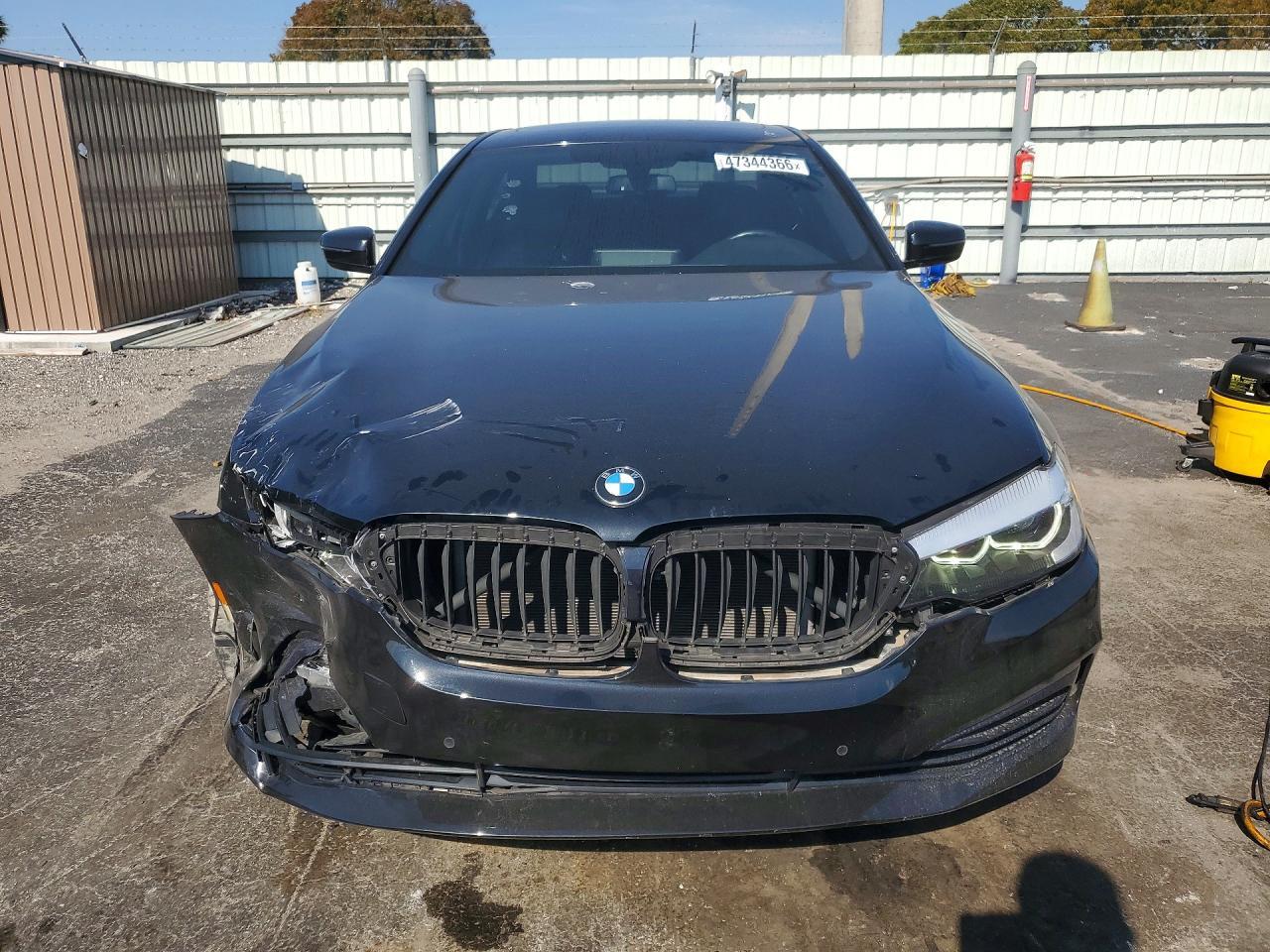 2018 BMW 530E - Фото 5