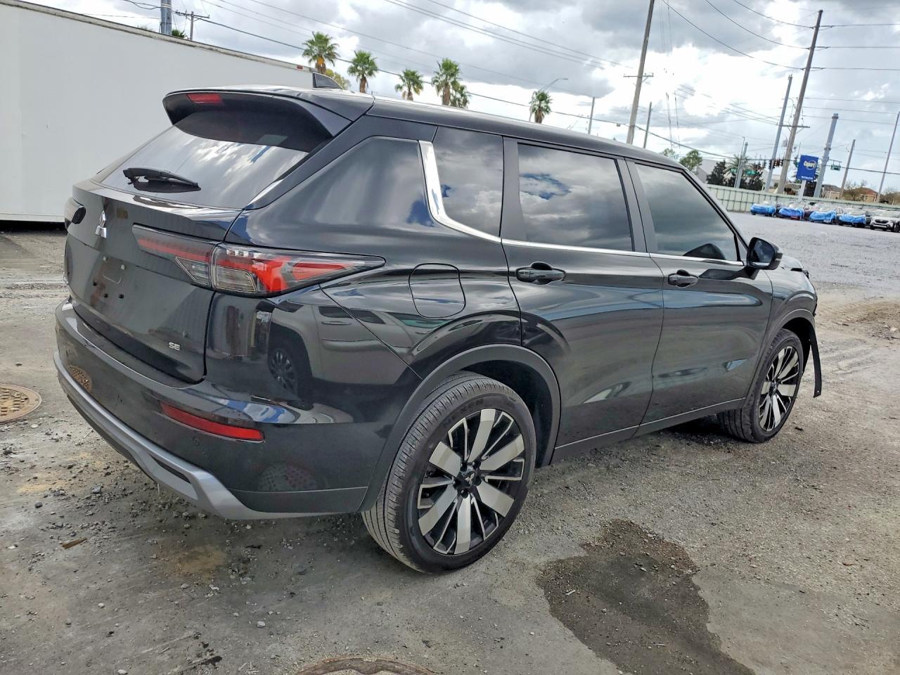 2025 Mitsubishi Outlander Se - Фото 3