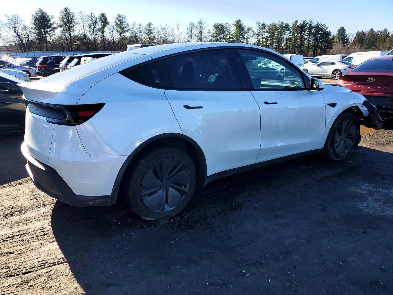 2026 Tesla Model Y - Фото 3