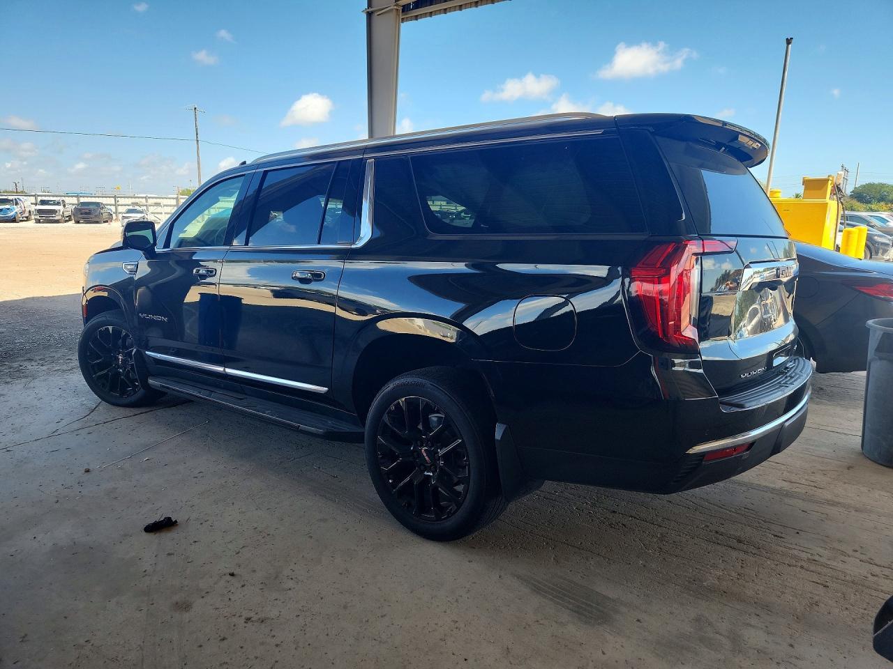 2023 GMC Yukon Xl K1500 Slt - Image 2