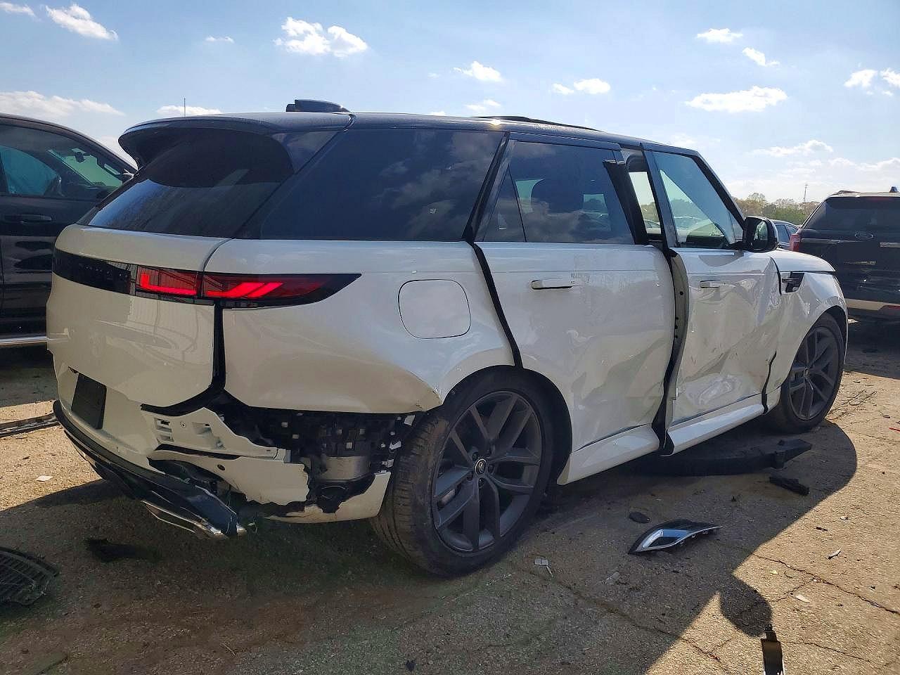 2025 Land Rover Range Rover Sport Dynamic Se - Image 3