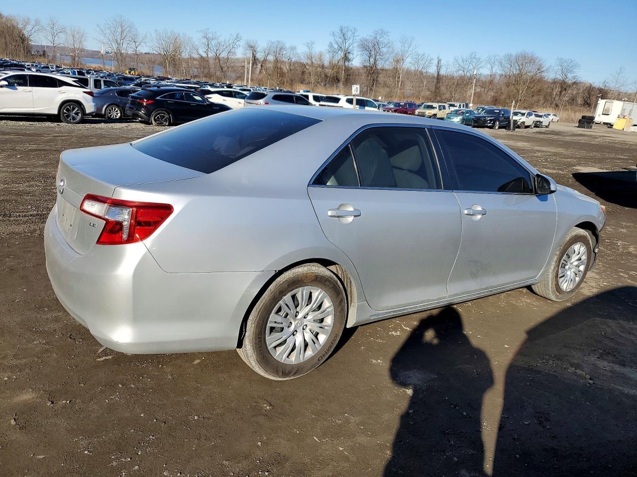 2014 Toyota Camry Le - Фото 3