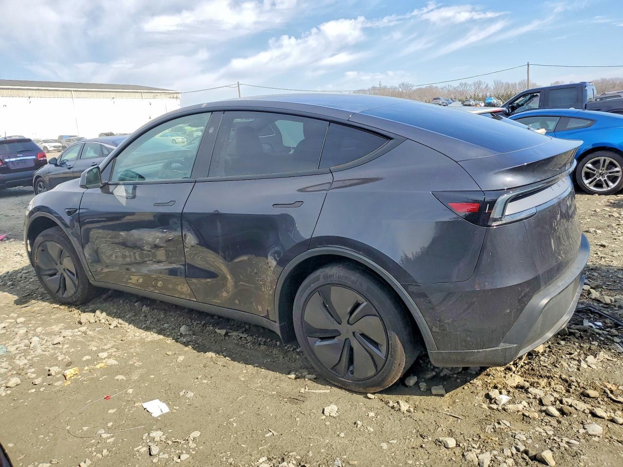 2026 Tesla Model Y - Фото 2