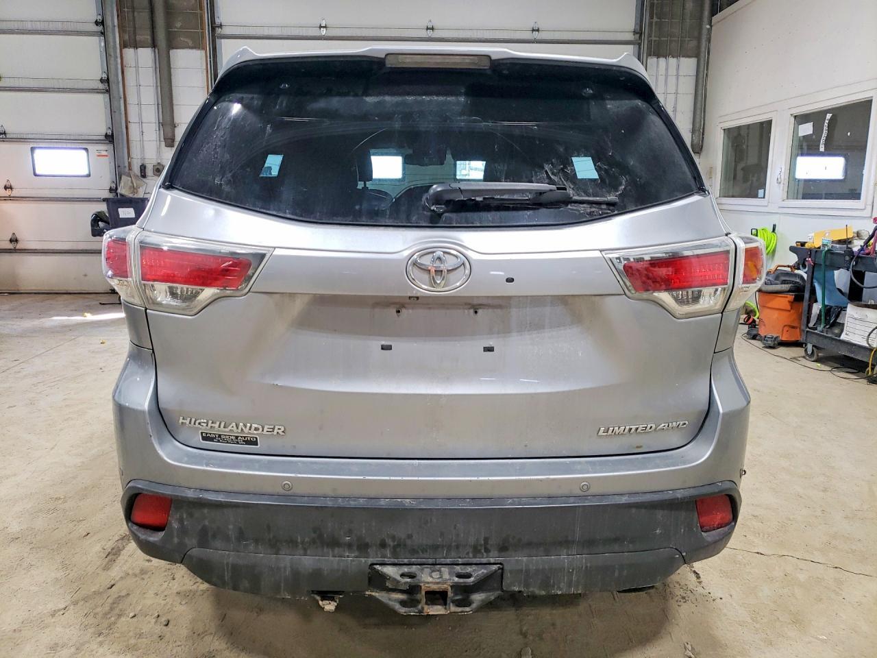 2015 Toyota Highlander Limited Platinum - Image 6