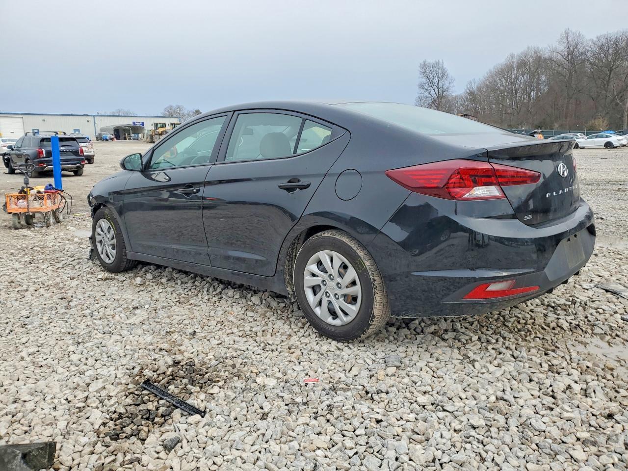 2020 Hyundai Elantra Se - Image 2