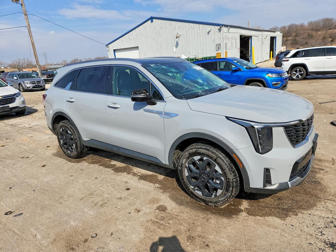 2025 Kia Sorento S - Image 4