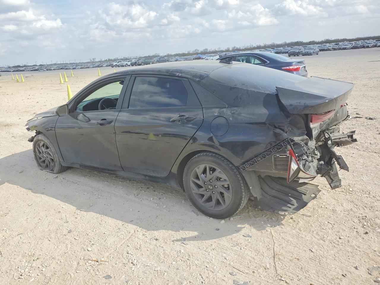 2024 Hyundai Elantra Hybrid - Фото 2