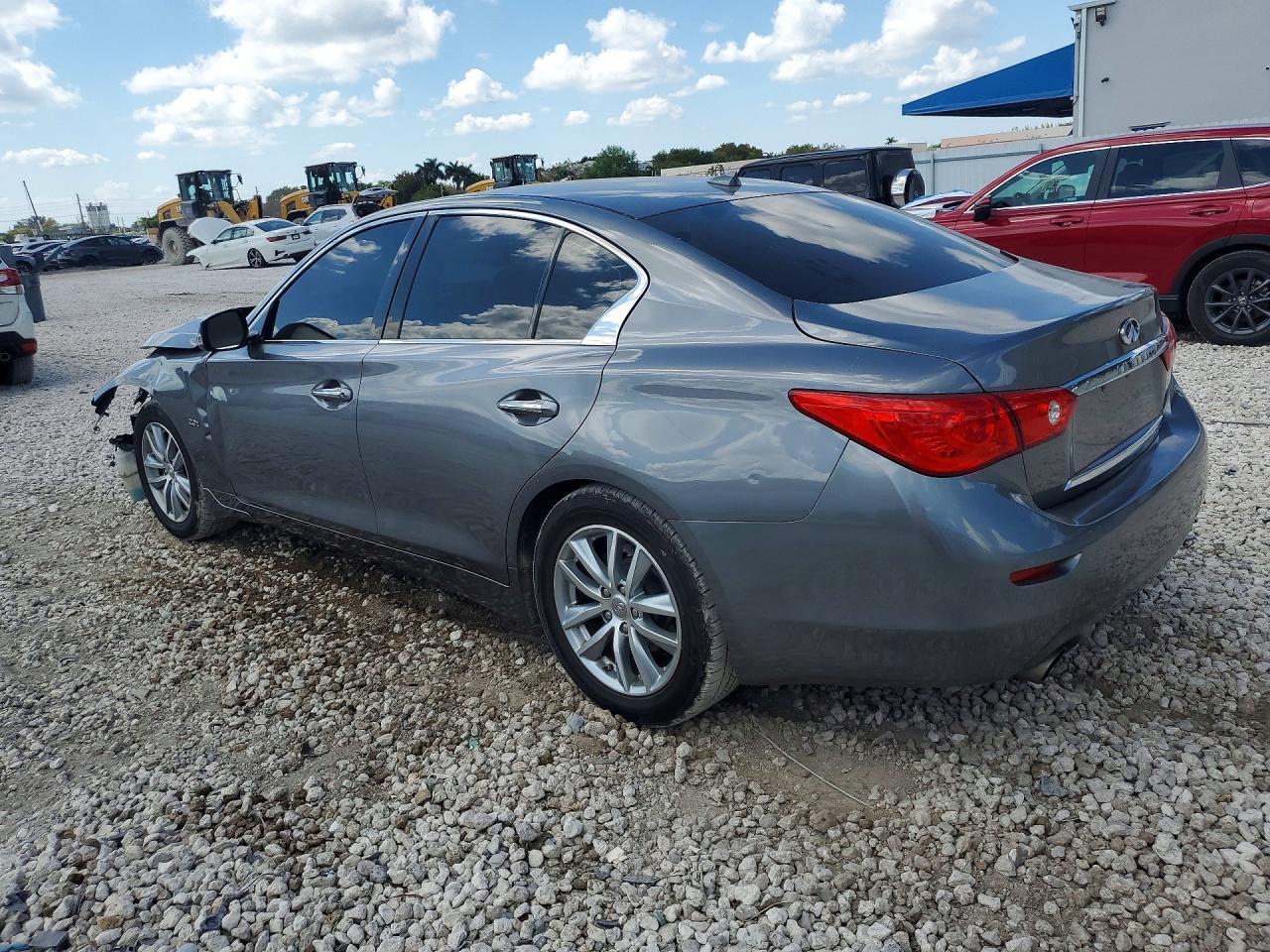 2017 Infiniti Q50 2.0T Premium - Фото 2