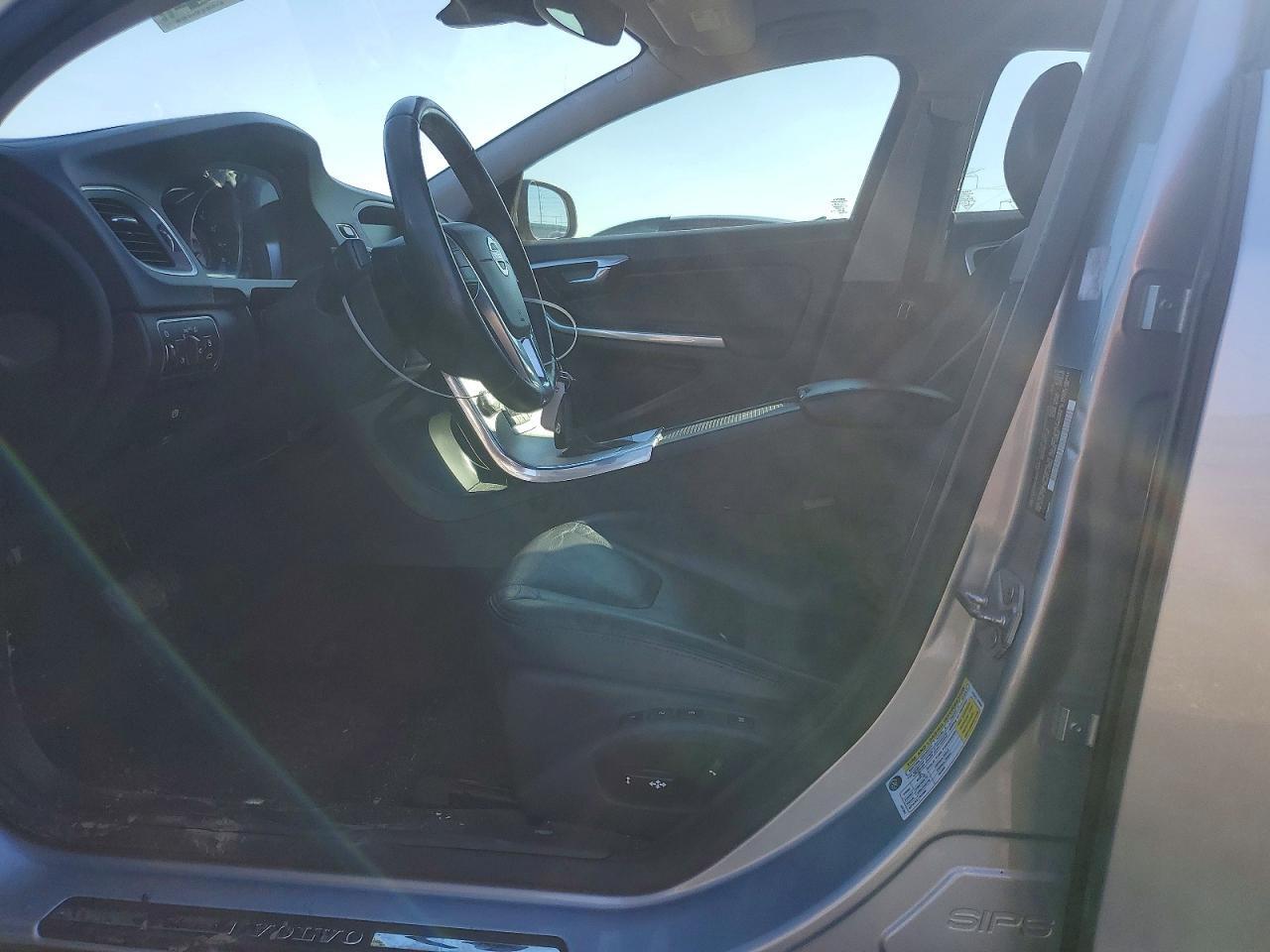 2017 Volvo S60 - Image 7