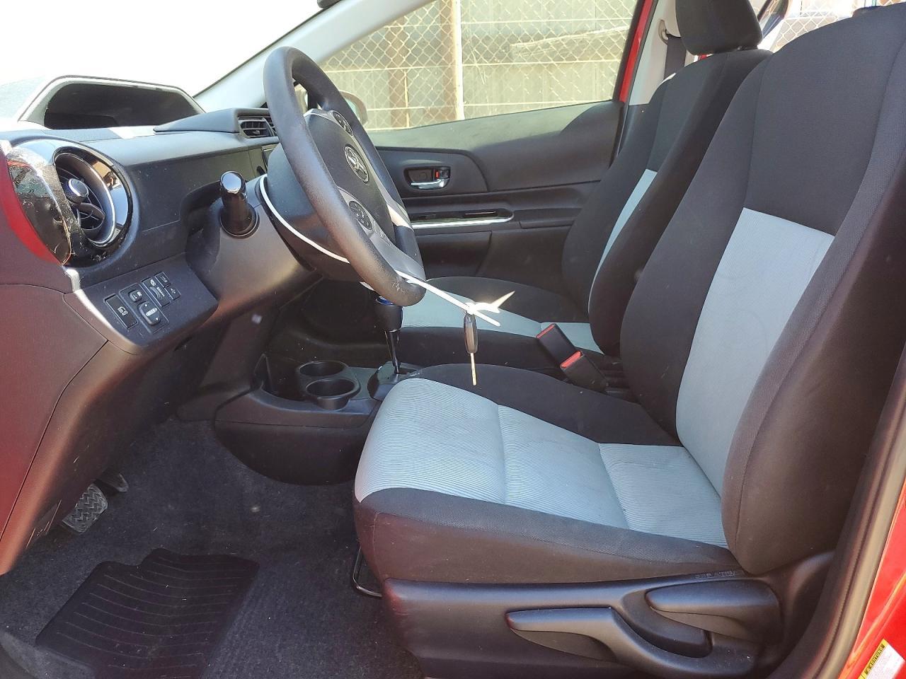 2017 Toyota Prius C Two - Фото 7