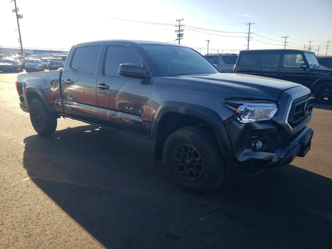2023 Toyota Tacoma Double Cab - Image 4